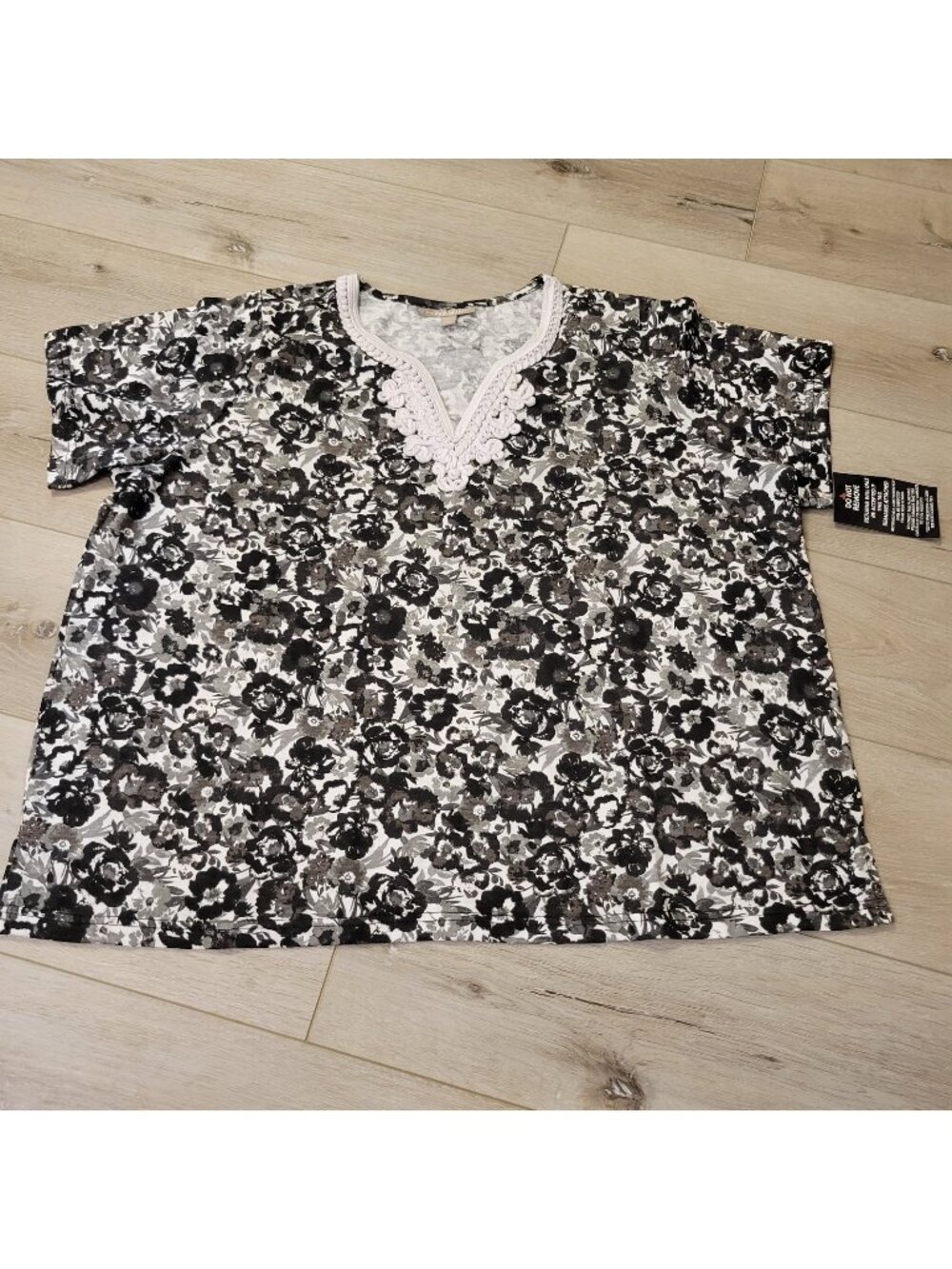 Woman Within Sz 1x 22/24 Boho Casual Black White Floral Short Sleeve Blouse Top